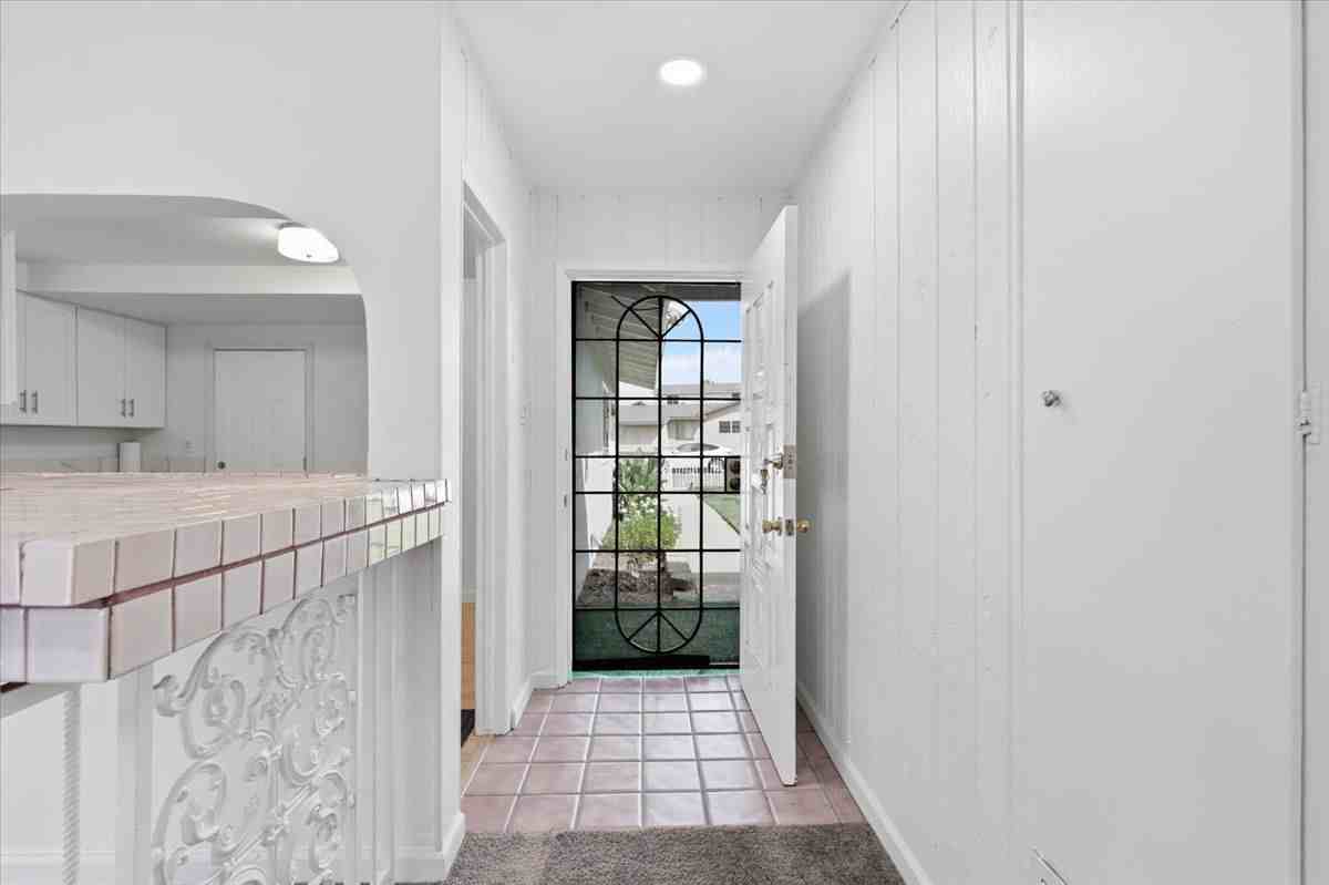 858 Ashfield Ave - Photo 3 of 27