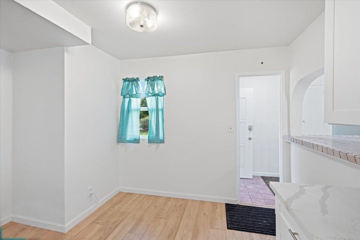 858 Ashfield Ave - Photo 6 of 27
