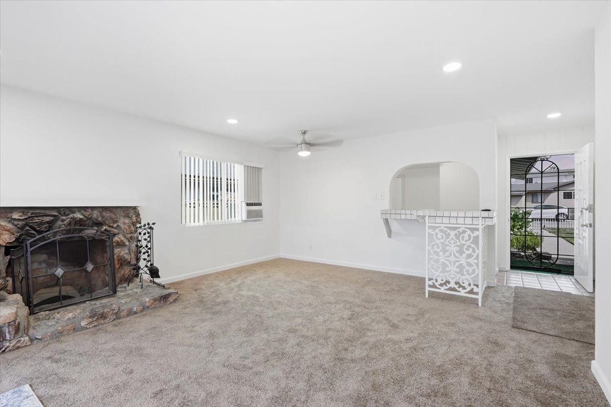 858 Ashfield Ave - Photo 7 of 27
