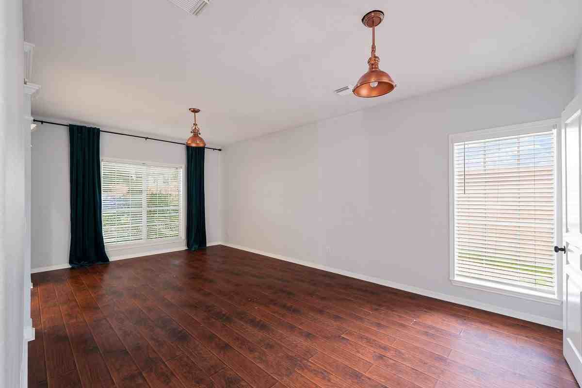 8746 London Hts - Photo 3 of 29