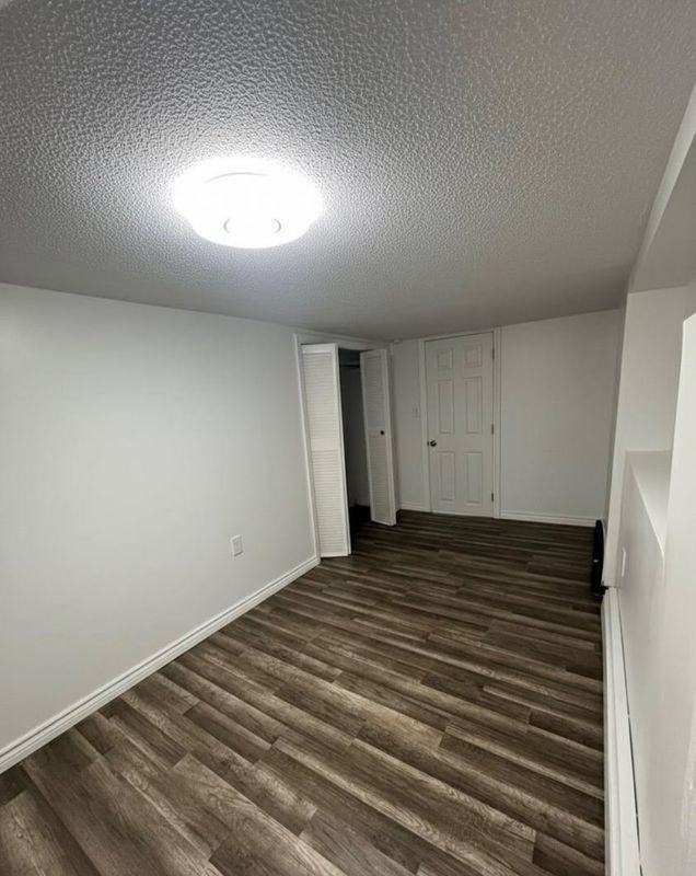 62 Moffitt Blvd - Photo 3 of 5