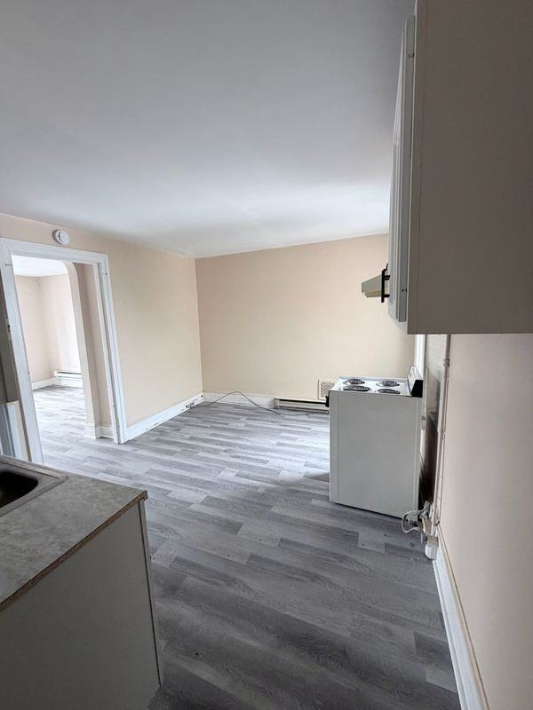 471 W King St - Photo 3 of 6