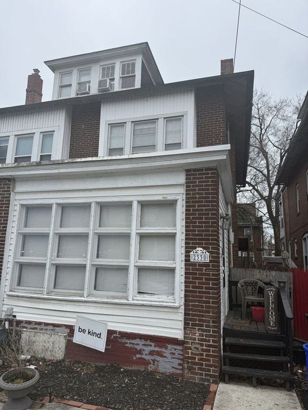 2330 Green St - Photo 2 of 6