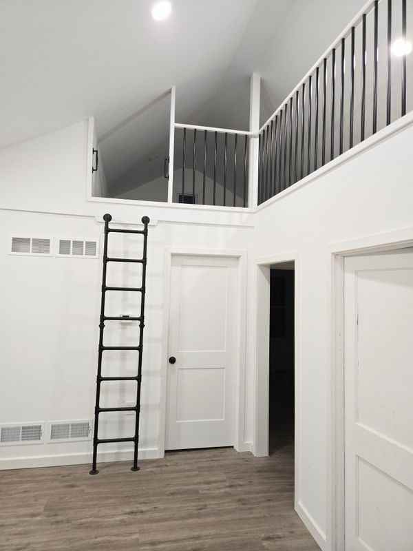 1099 E Kings Hwy - Photo 2 of 3