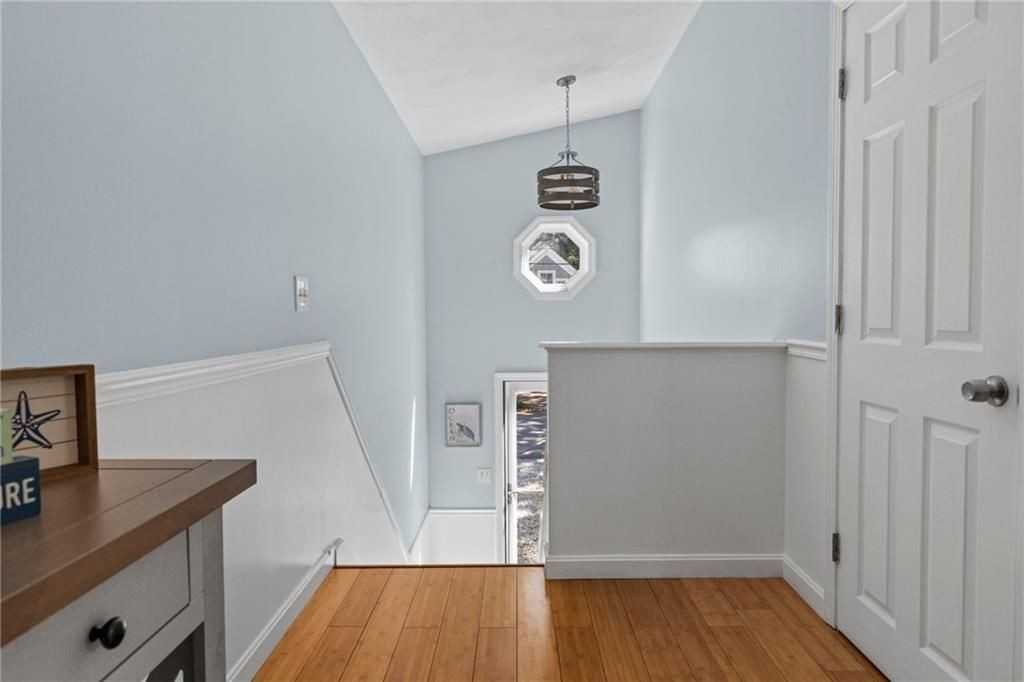 110 Winsor Ave - Photo 5 of 48