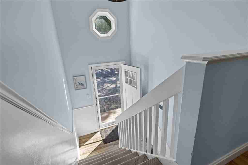 110 Winsor Ave - Photo 6 of 48