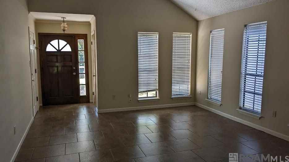 332 Heatherwood Dr - Photo 3 of 20