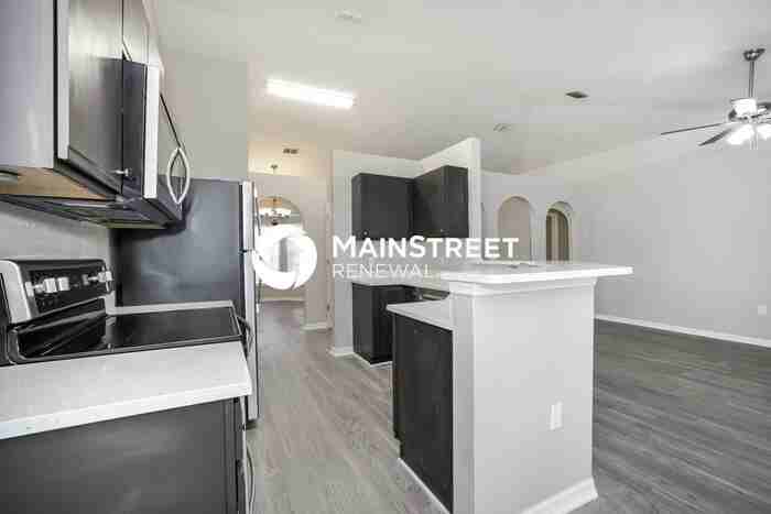 630 Bayport Dr - Photo 5 of 16