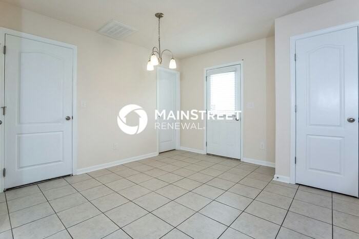 2516 Queen Bee Dr - Photo 4 of 15
