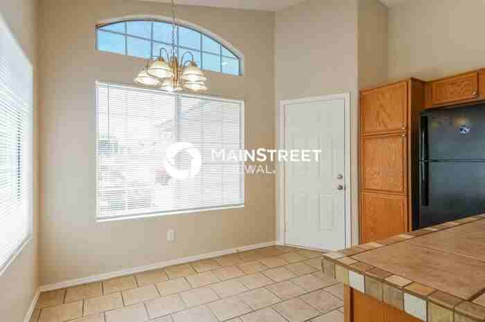 7472 W Crest Ln - Photo 5 of 16