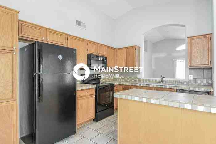 7472 W Crest Ln - Photo 6 of 16
