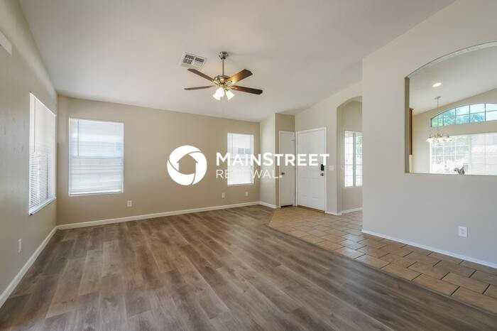 7472 W Crest Ln - Photo 7 of 16