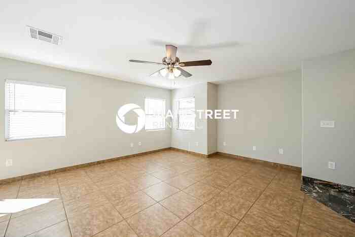 7270 Morrison St - Photo 3 of 15
