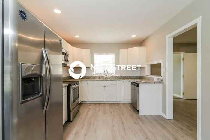 2803 19th Ave W - Photo 6 of 16