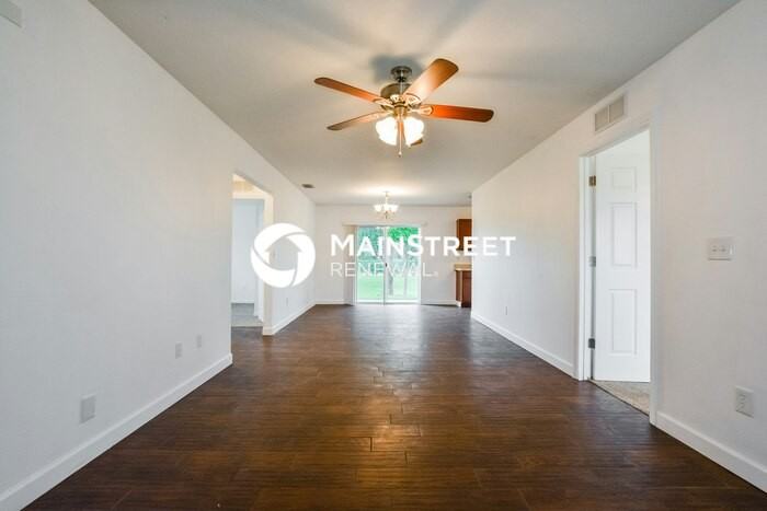 37 Bonaire Pl - Photo 2 of 18