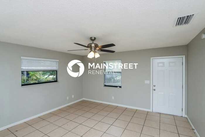 643 30th Ave Sw - Photo 4 of 16