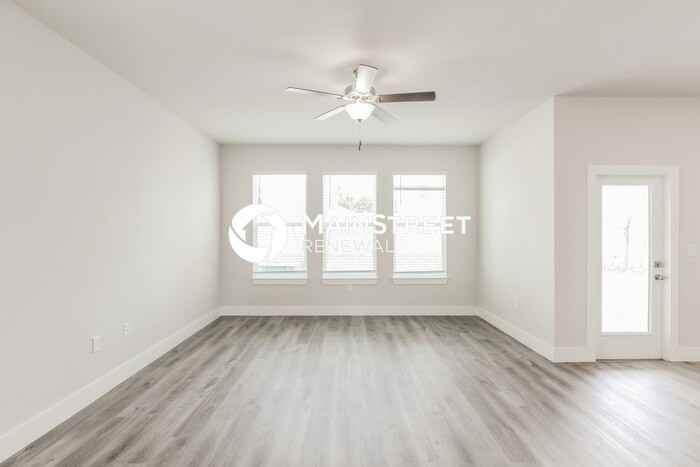 309 S Pine St - Photo 2 of 17