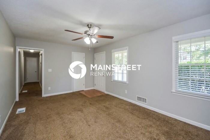 4913 Cherokee Way Se - Photo 4 of 17