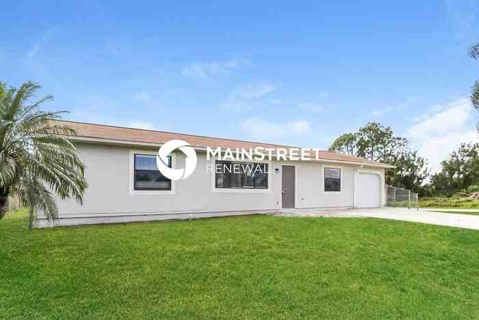 1022 Sw Jacqueline Ave - Photo 3 of 16