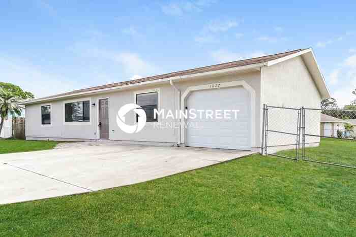 1022 Sw Jacqueline Ave - Photo 4 of 16