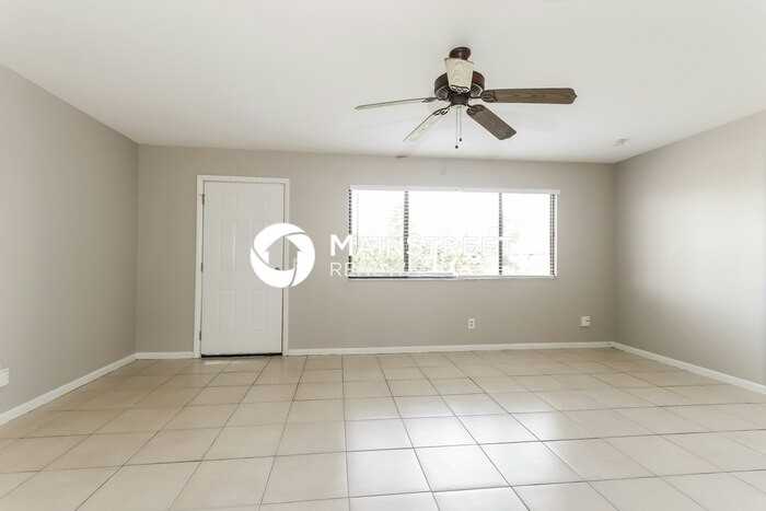 1022 Sw Jacqueline Ave - Photo 5 of 16