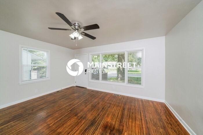 323 N 43rd St - Photo 4 of 16
