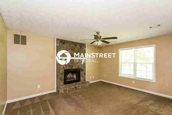 105 Peachtree Ct - Photo 2 of 15