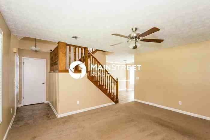 105 Peachtree Ct - Photo 3 of 15