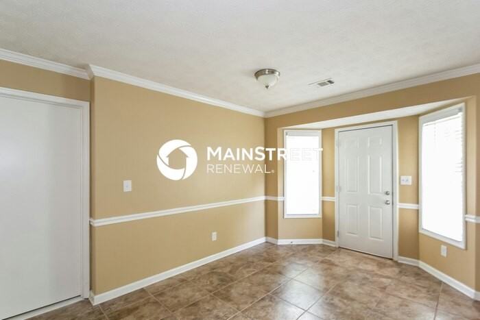 105 Peachtree Ct - Photo 4 of 15