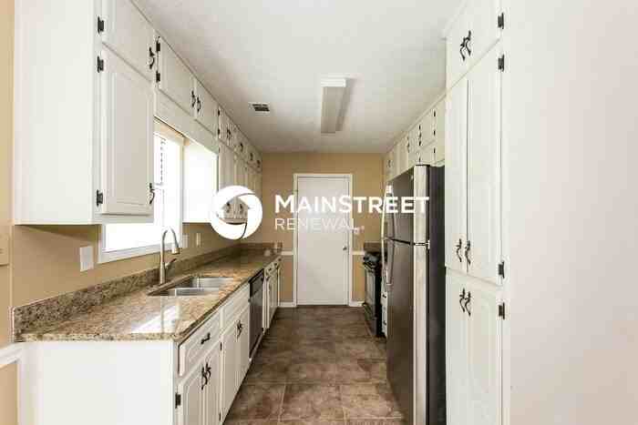 105 Peachtree Ct - Photo 6 of 15