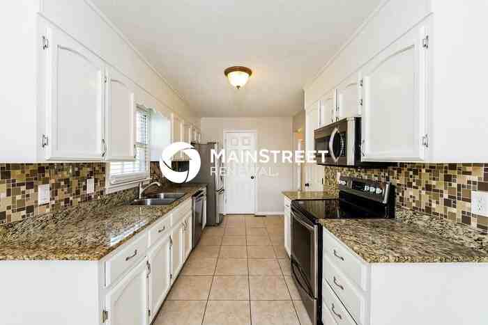 5229 Chestnut Ln - Photo 6 of 17