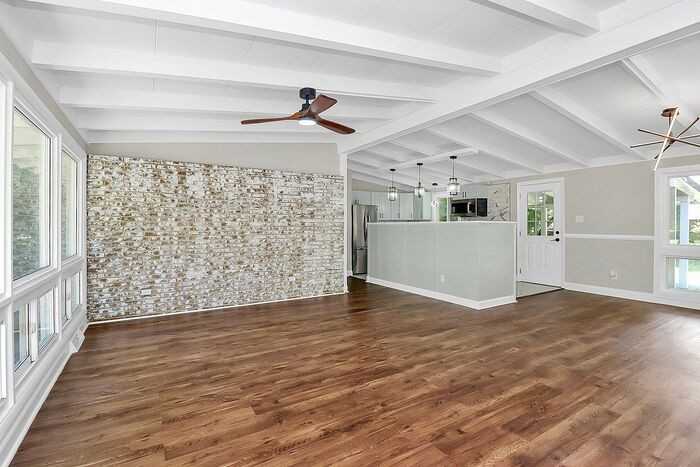 5426 Milford Rd - Photo 6 of 31