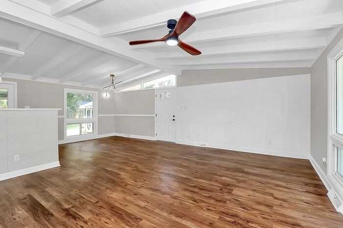5426 Milford Rd - Photo 7 of 31