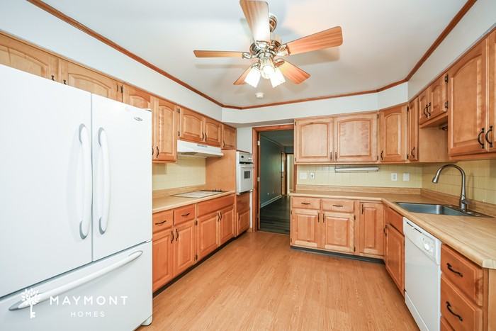 1007 Pineknot Dr - Photo 6 of 13