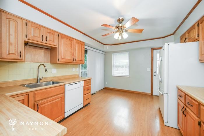 1007 Pineknot Dr - Photo 7 of 13