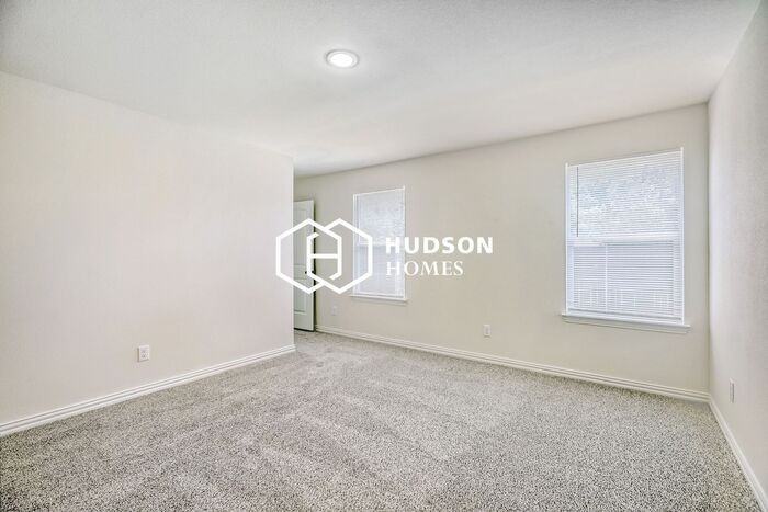 123 Hesed St - Photo 4 of 12