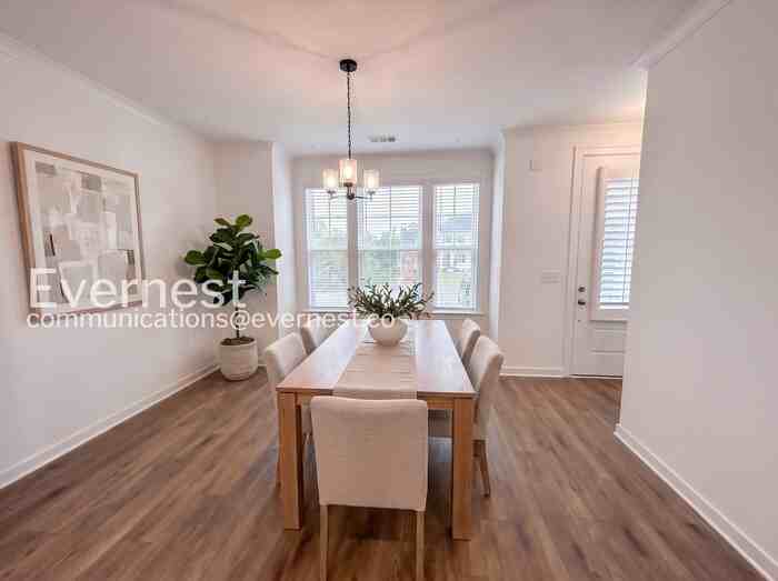 2114 Emmet Park Ln #108 - Photo 4 of 32