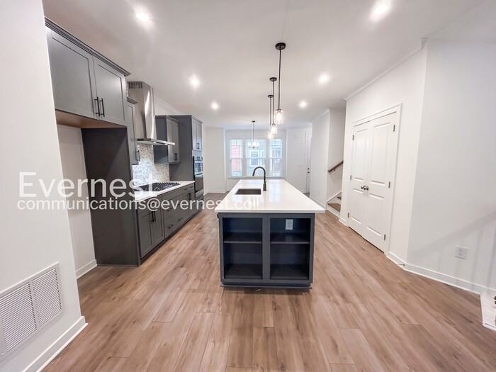 2114 Emmet Park Ln #108 - Photo 5 of 32