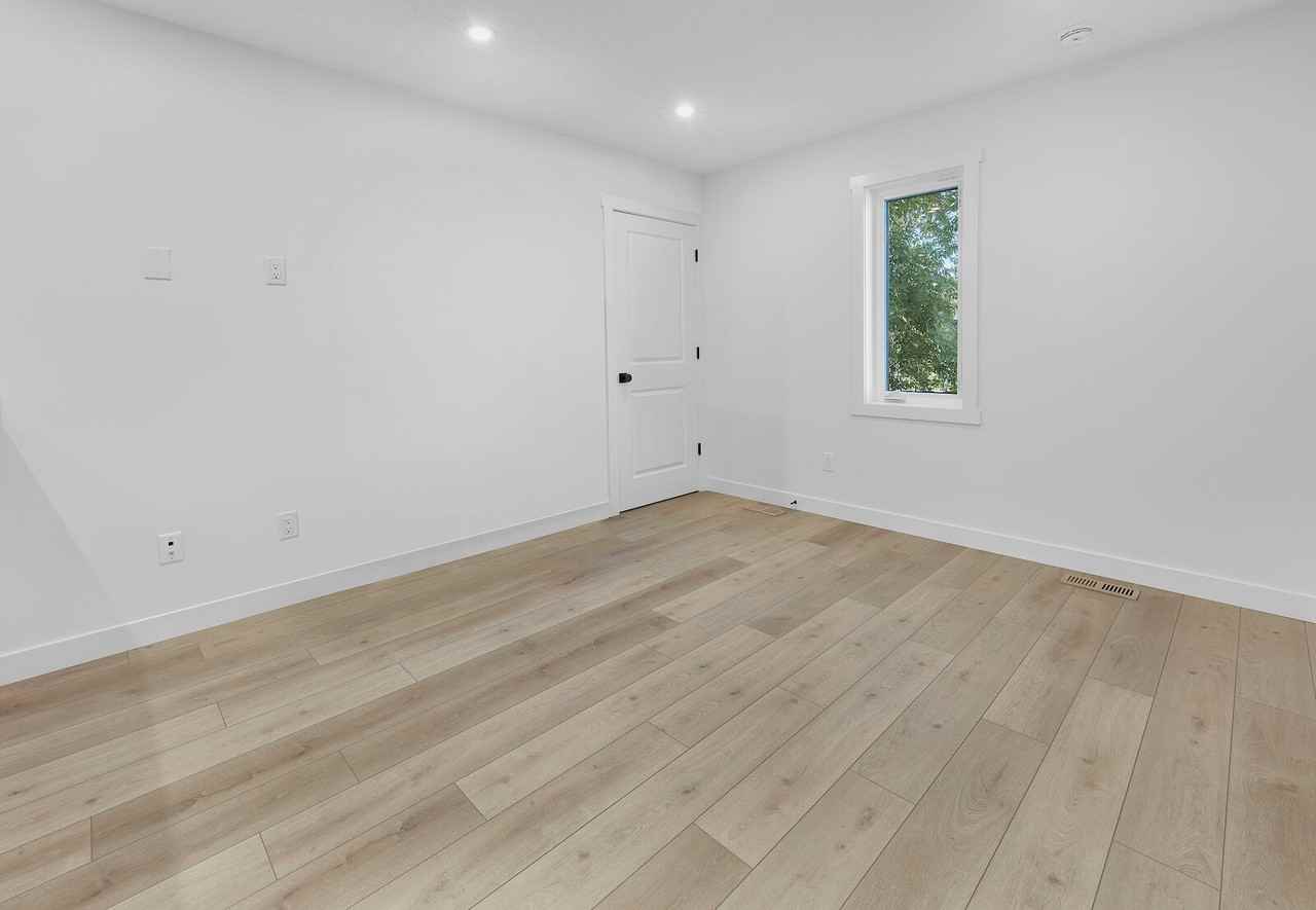 7604 8616g - 7604 83 Avenue Northwest - Photo 3 of 8