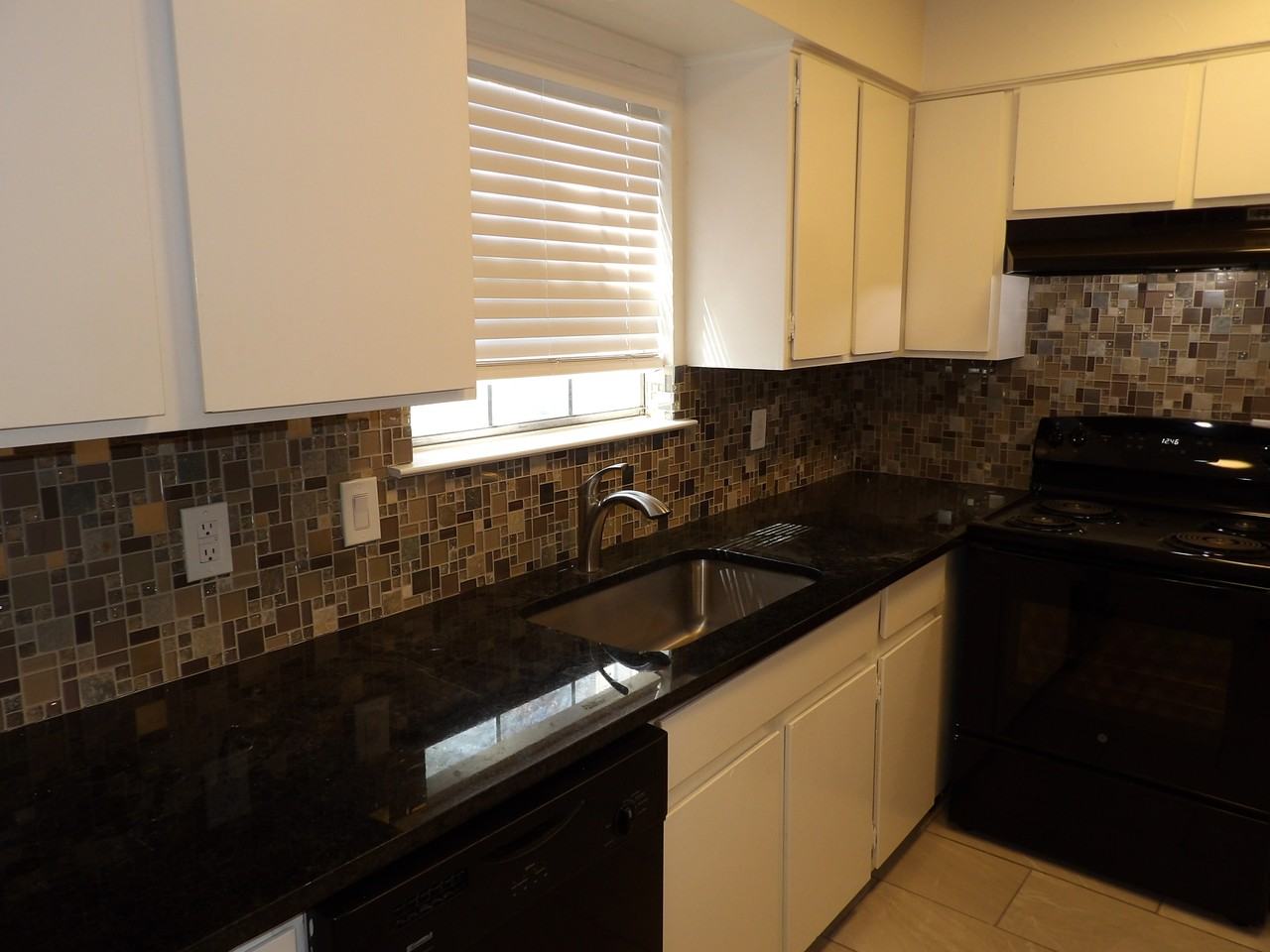 4300 Travis St #205 - Photo 3 of 28