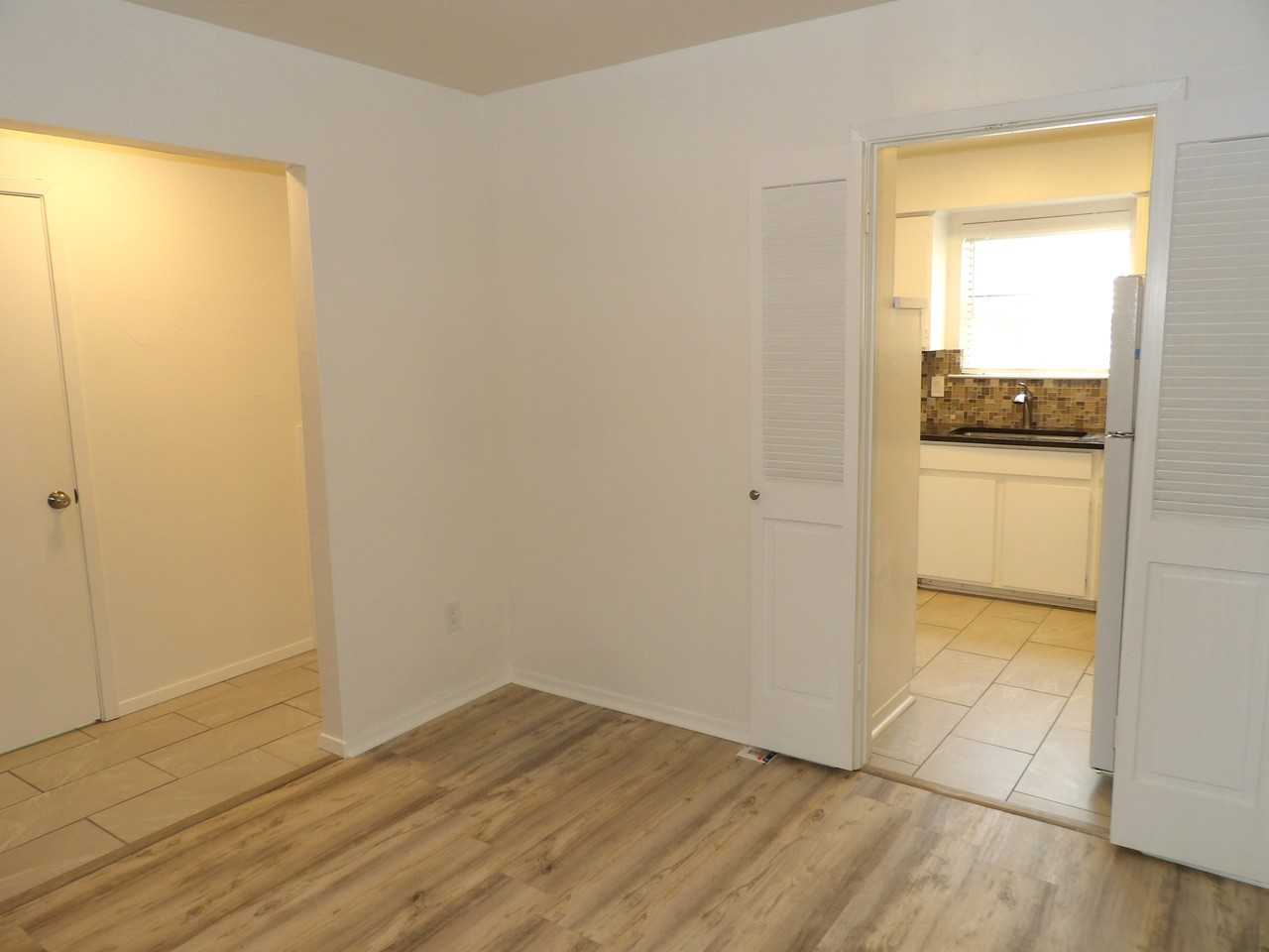 4300 Travis St #205 - Photo 7 of 28