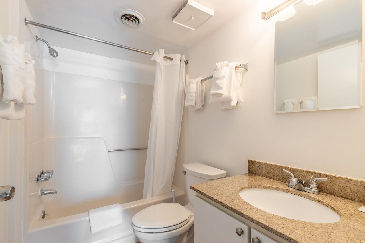 302 32nd St #205 - Photo 5 of 29