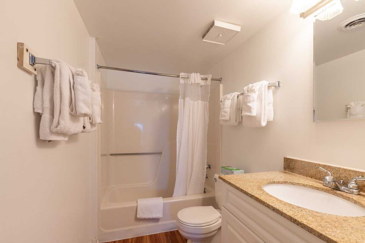 302 32nd St #205 - Photo 7 of 29