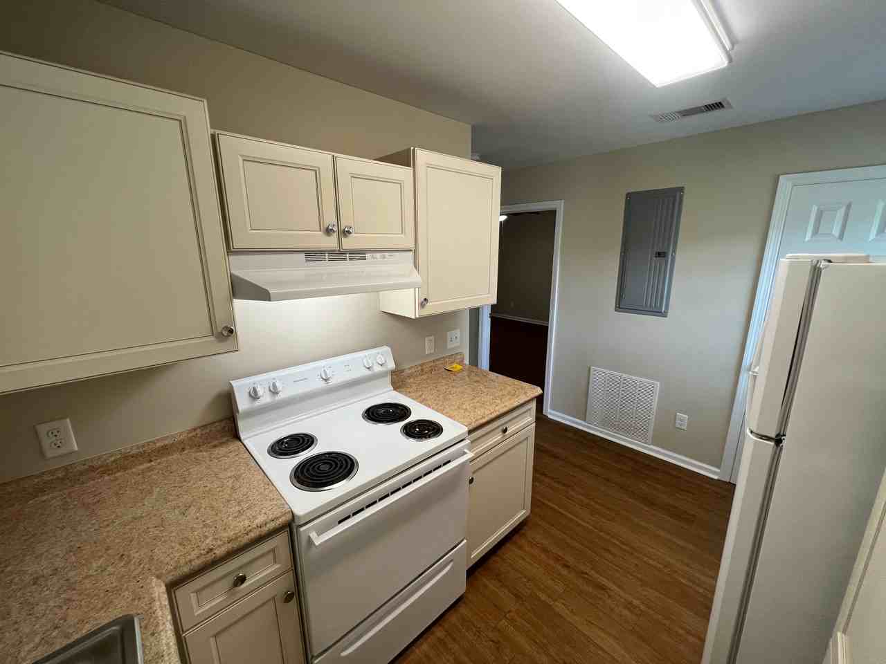 237 S Walnut St #D - Photo 5 of 9