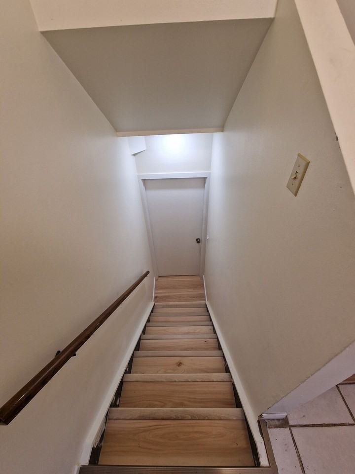 7825A 33 Ave Nw - Photo 2 of 18