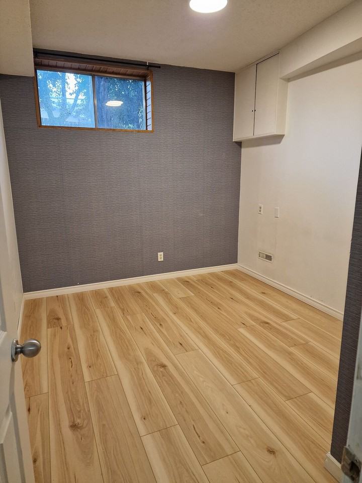 7825A 33 Ave Nw - Photo 3 of 18