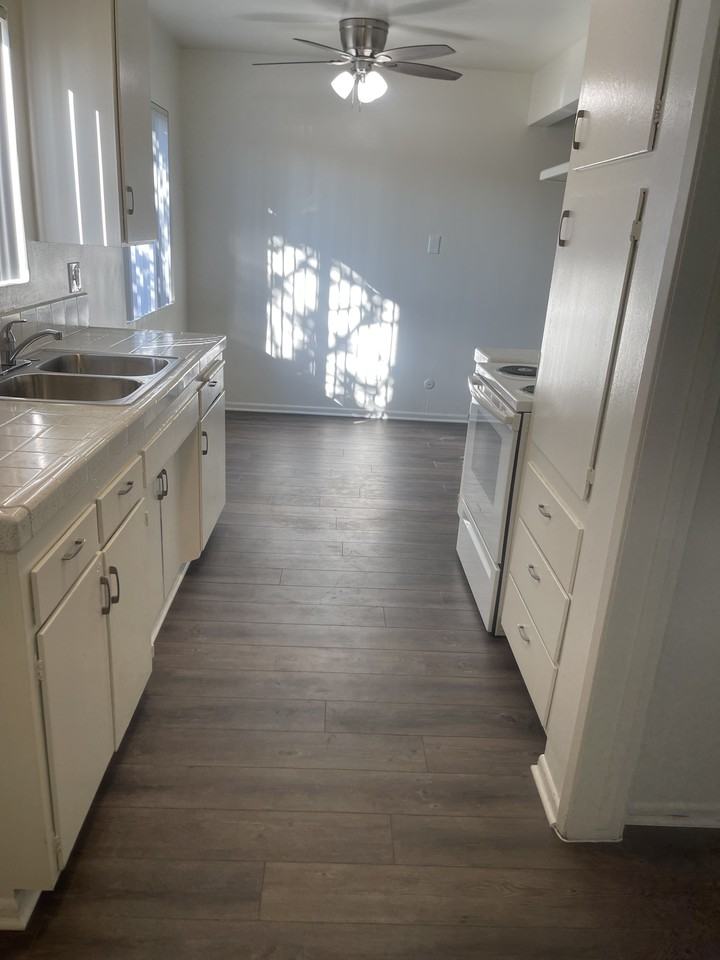 2240 East Lenita Lane #H - Photo 3 of 8