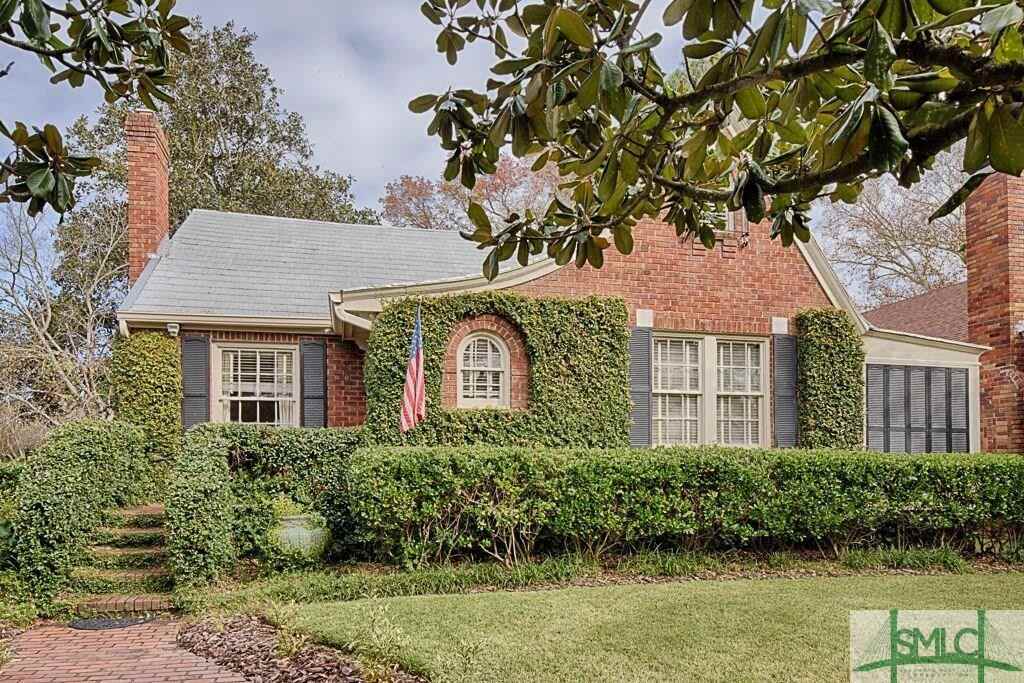 402 E 55th St - Photo 2 of 30