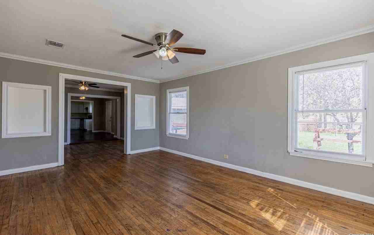 461 Westminster Ave #NA - Photo 3 of 18