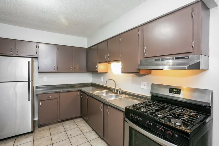 10219 Sutters Ct - Photo 4 of 12
